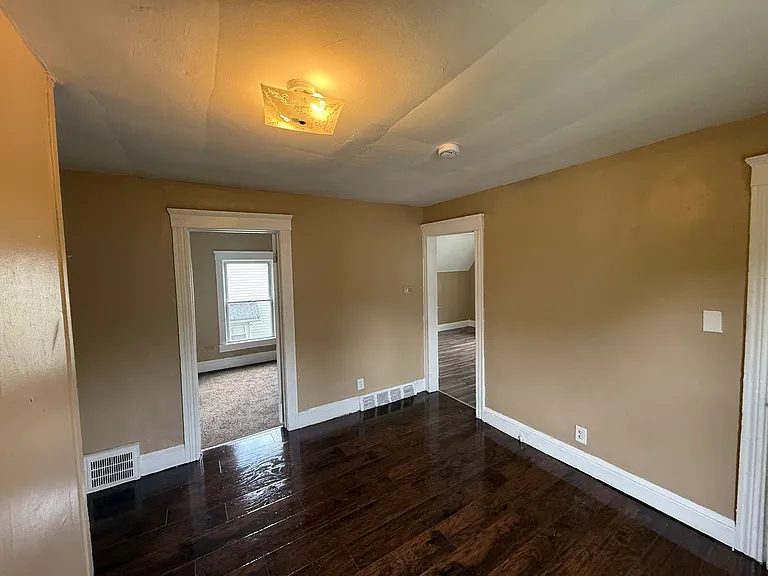 522 W 23rd St — Photo 37