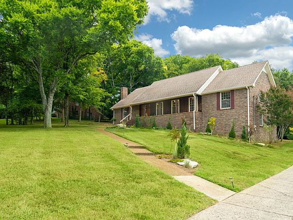 2nd image of 818 Curtis Dr