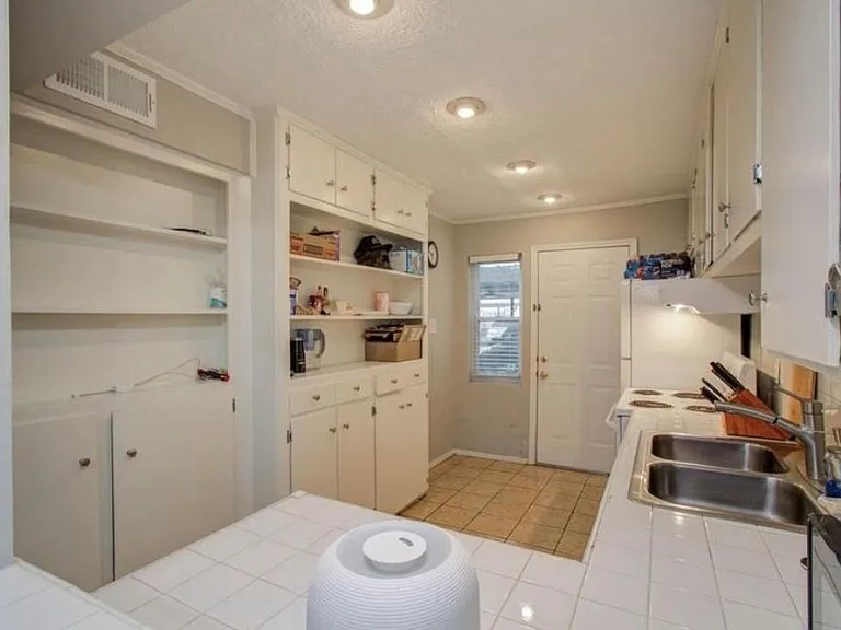 11609 Chimney Rock Rd #B — Photo 4