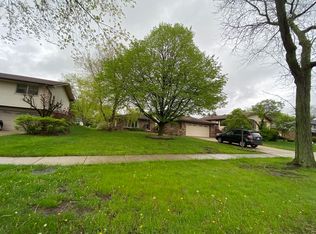 7221 Whittier Dr, Darien, IL