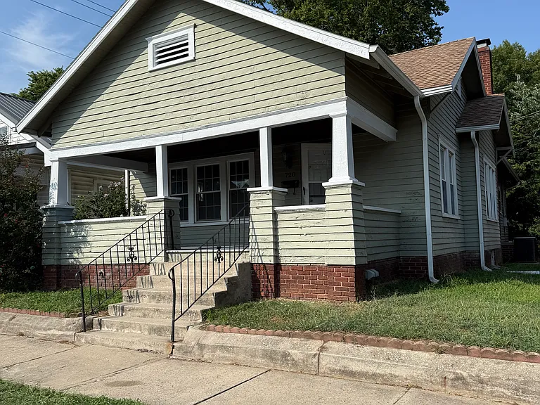 720 Seminary St — Photo 1