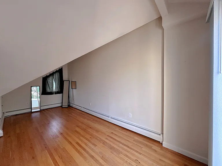 208 University Ave — Photo 20