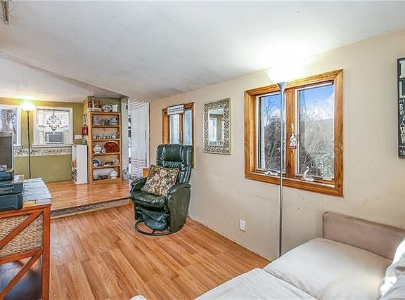 4th image of 337 Lake Dr