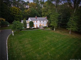 140 Ironside Rd, Fairfield, CT 06824