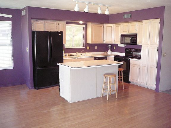 Spacious Kitchen, Wood Laminate Flooring!