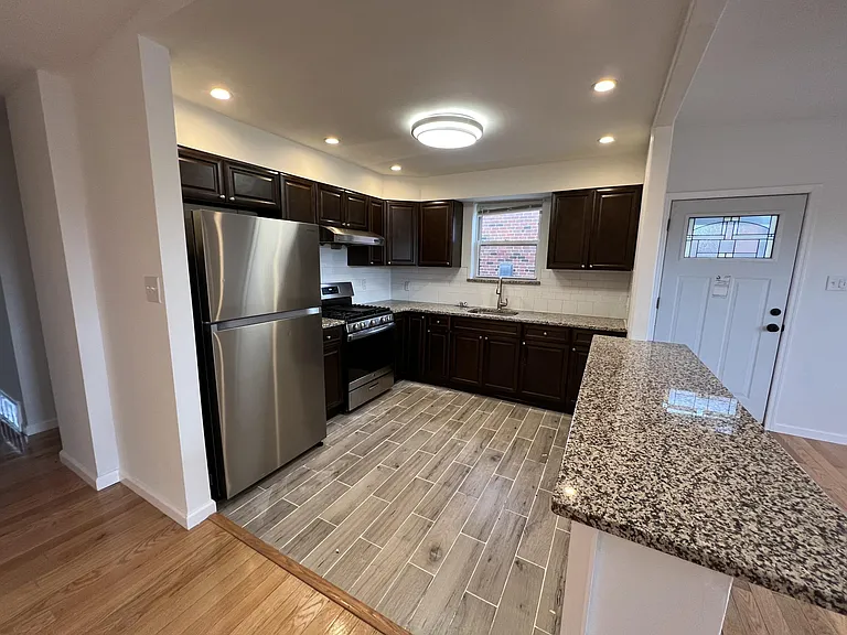 7806 Brier St — Photo 5