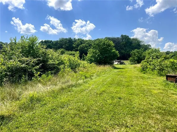 401 E 1700th Rd, Baldwin City, KS 66006