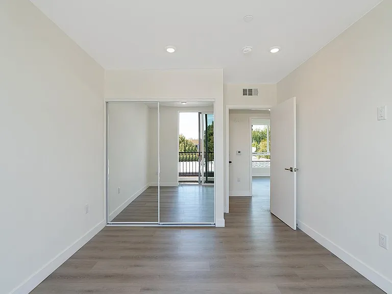 14228 Delano St #0 — Photo 11