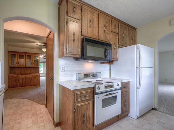 5th image of 533 2nd Ave NW