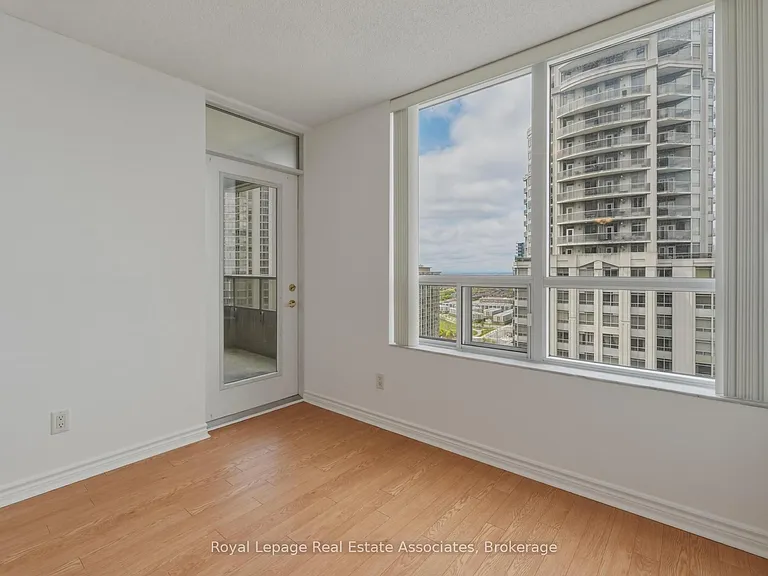 25 Kingsbridge Garden Cir #2424 — Photo 13