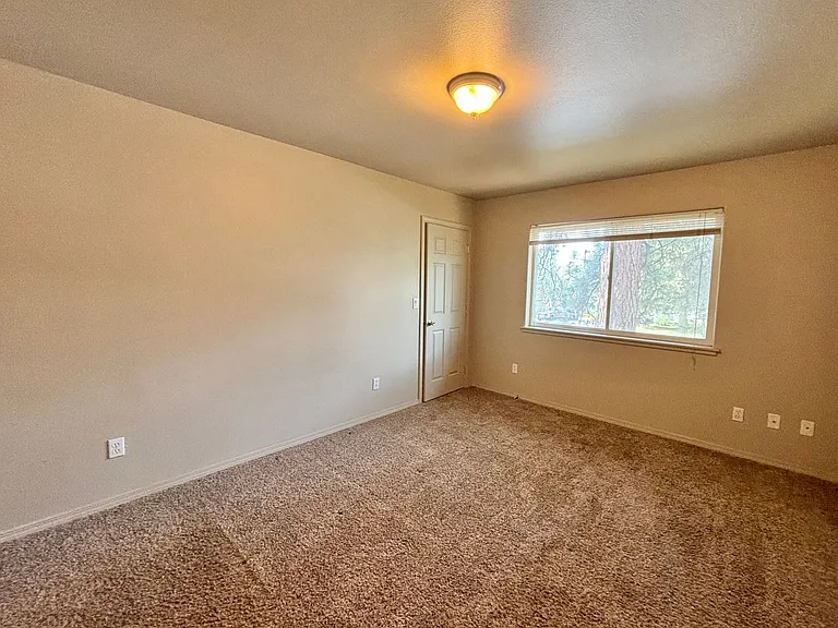 14 SE McKinley Ave #1 — Photo 24