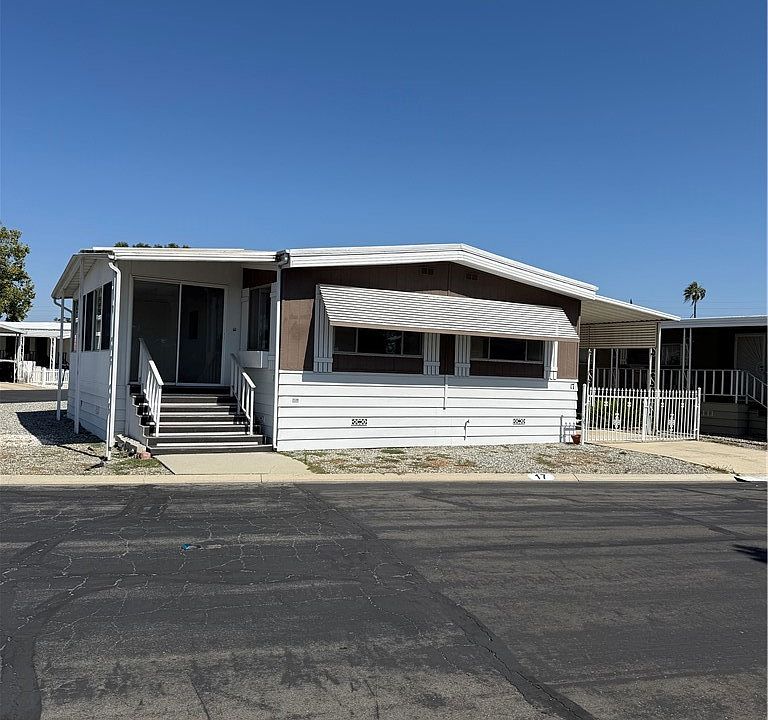 1st image of 9391 California Ave #17