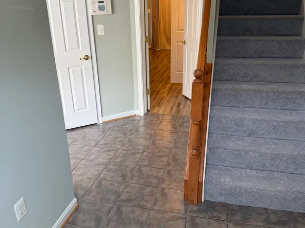 12215 Densmore Ct, Woodbridge, VA 22192