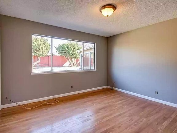3rd image of 11938 Apatite Ave