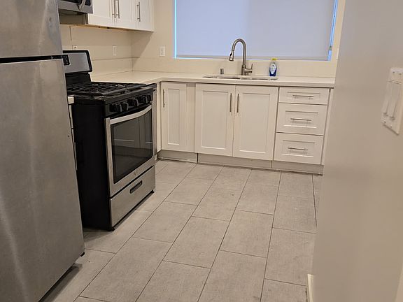 3rd image of 1541 S Orange Grove Ave