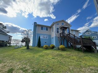 321 Riverside Dr, New Bern, NC 28560