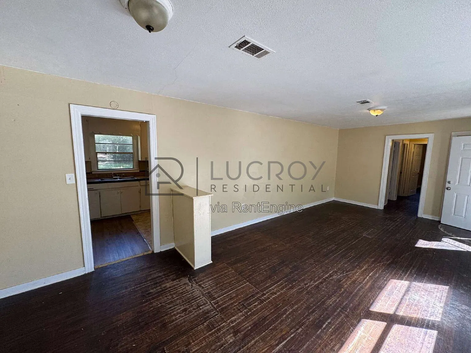 3 bed, 1.0 bath, 1115 sqft, $1,050 — Photo 2