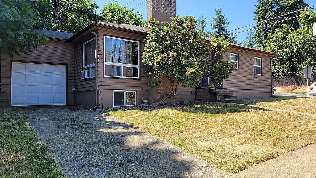 1420 Madrona Ave SE photo 1