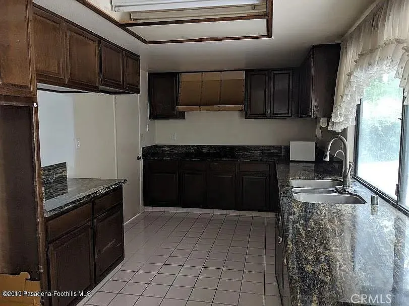 4 bed, 2510 sqft, $4,775 — Photo 3