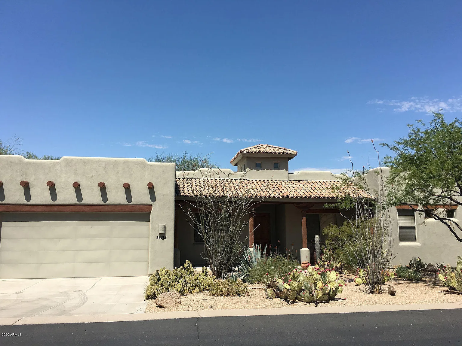 3 bed, 3.0 bath, 2174 sqft, $4,200 — Photo 2