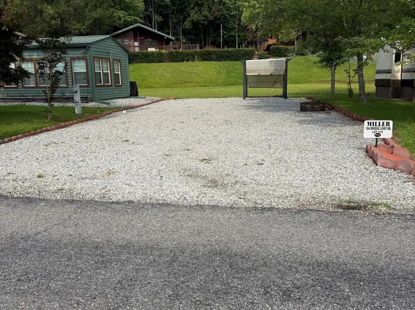 104 Bridge Loop Dr, Cleveland, GA 30528