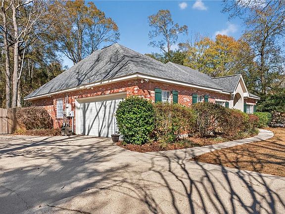 3rd image of 404 N Woodlake Way