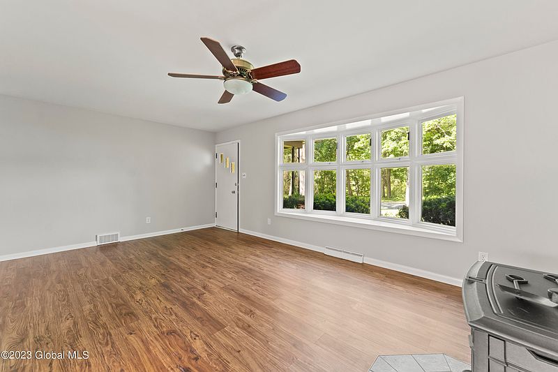 5th image of 12 St Clair Drive