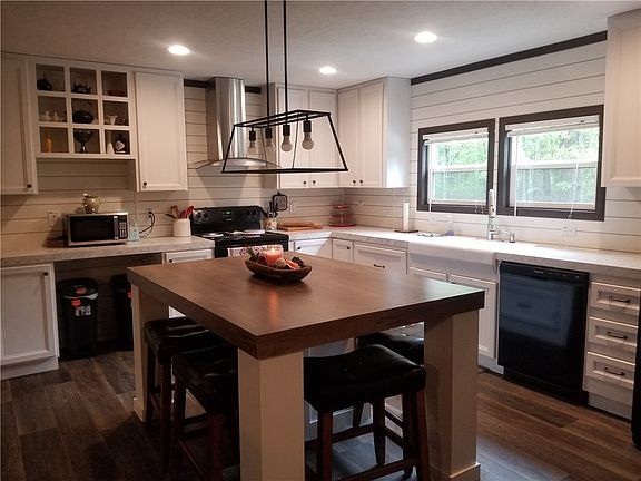 4th image of 131 Madison St #7859