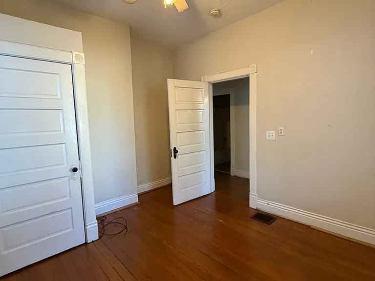 427 Montana Ave — Photo 15