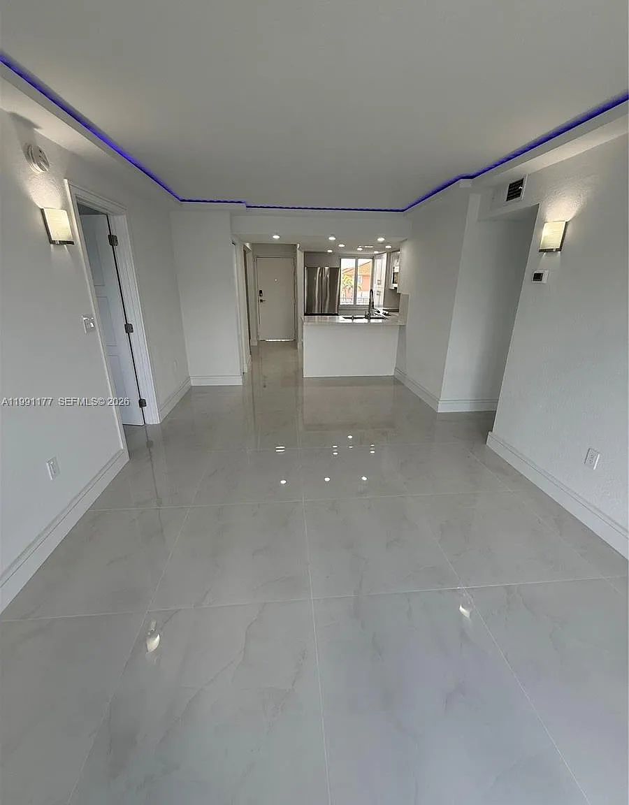 3 bed, 2.0 bath, 1190 sqft, $3,000 — Photo 4