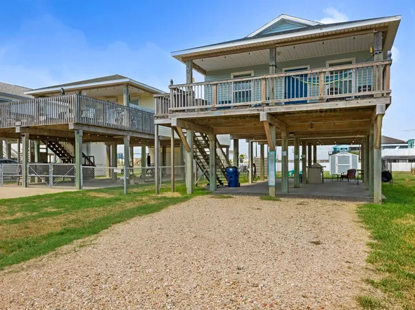 1110 Treaty Dr, Surfside Beach, TX 77541
