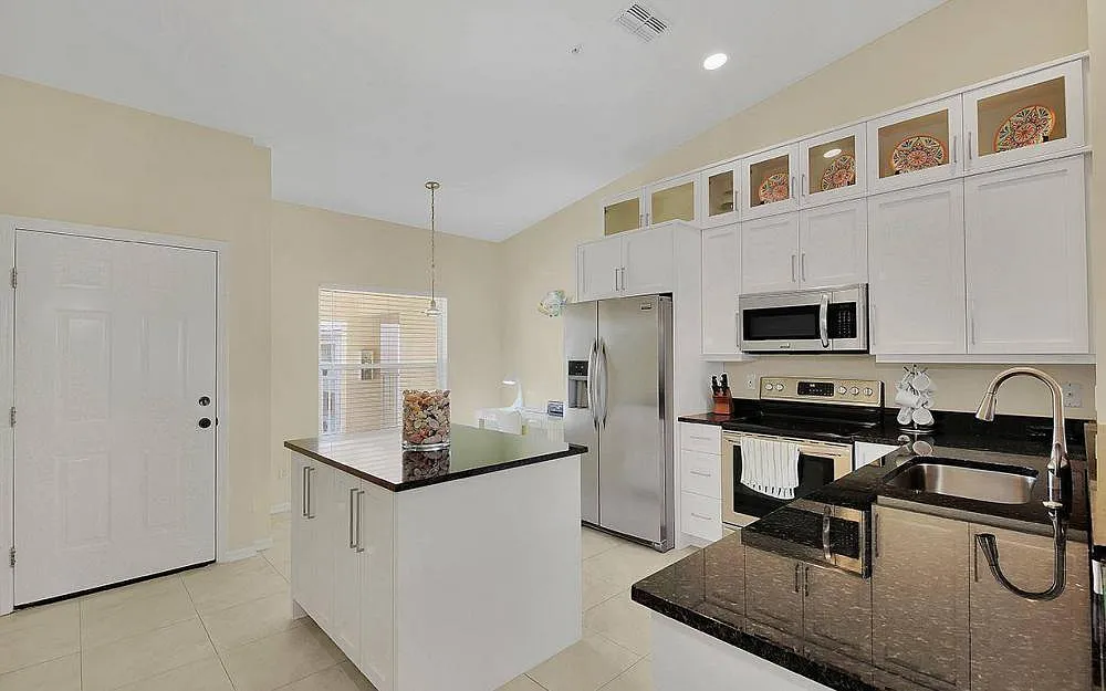 2 bed, 1200 sqft, $2,000 — Photo 1