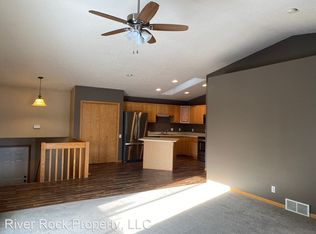 2842 Dakota Park Cir S, Fargo, ND 58104