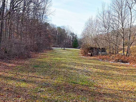 3rd image of 789 Moats Hollow Rd