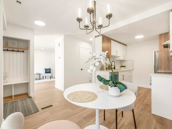 199 B Homestead Cres NW, Edmonton, AB T5A 2Y2