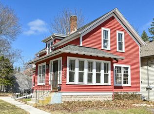 W58N439 Hilbert Ave, Cedarburg, WI 53012