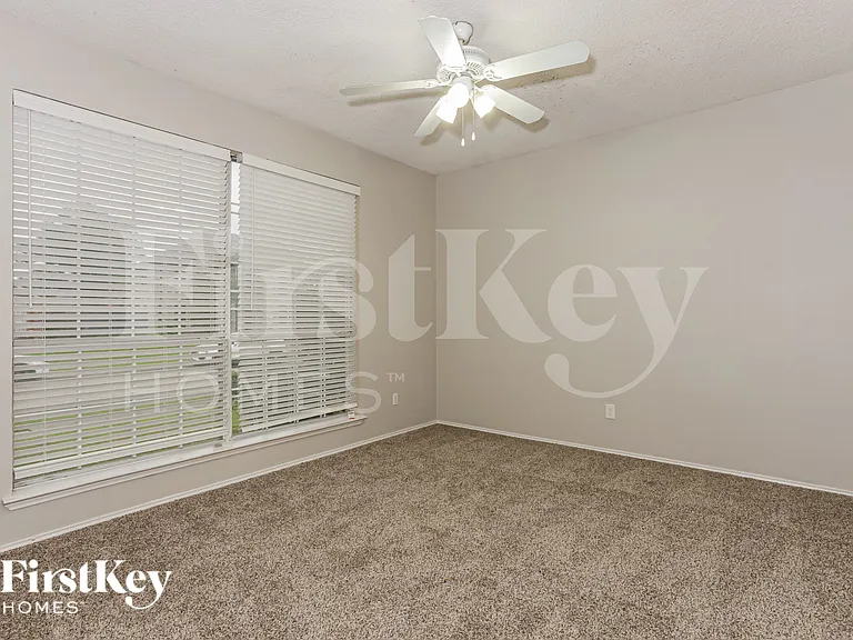 2329 Bent Brook Dr — Photo 13