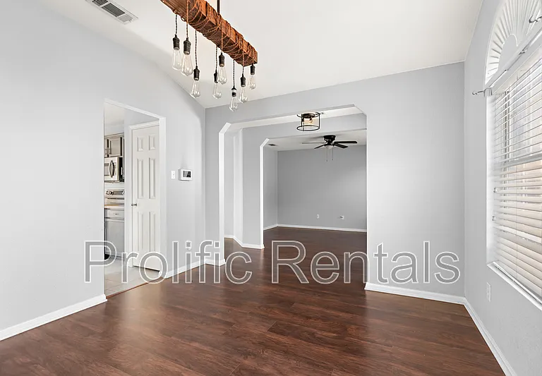 3308 Catalina Dr — Photo 8