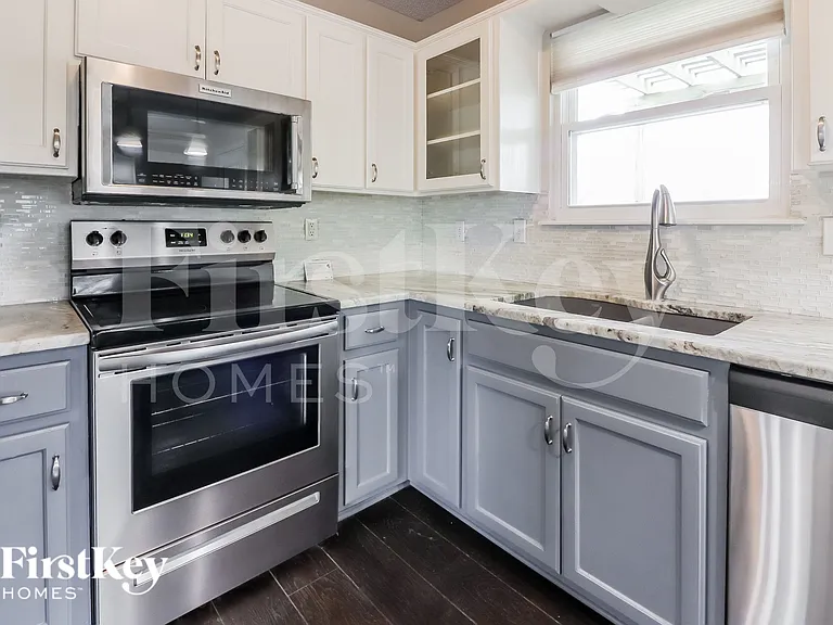 412 N Crest Dr — Photo 6