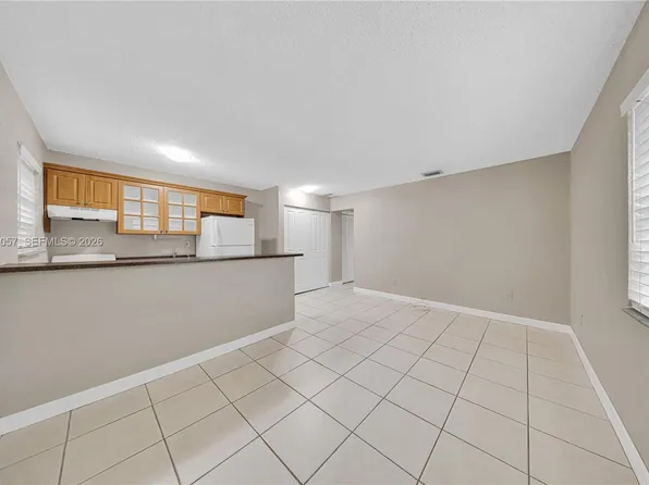 9751 Wayne Ave APT 6, Palmetto Bay, FL 33157