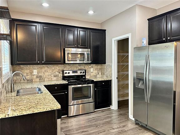 5th image of 9622 Rushmore Cir