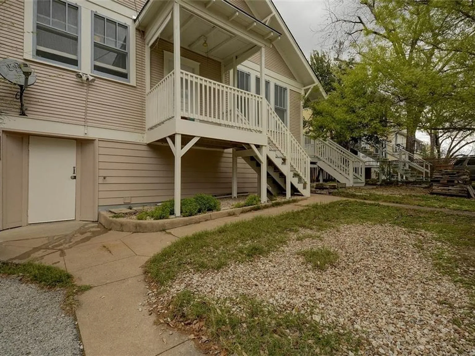 601 Bellevue Pl Unit C — Photo 1