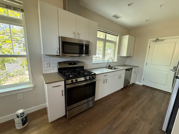 11 Alder St #2C, Waltham, MA 02453