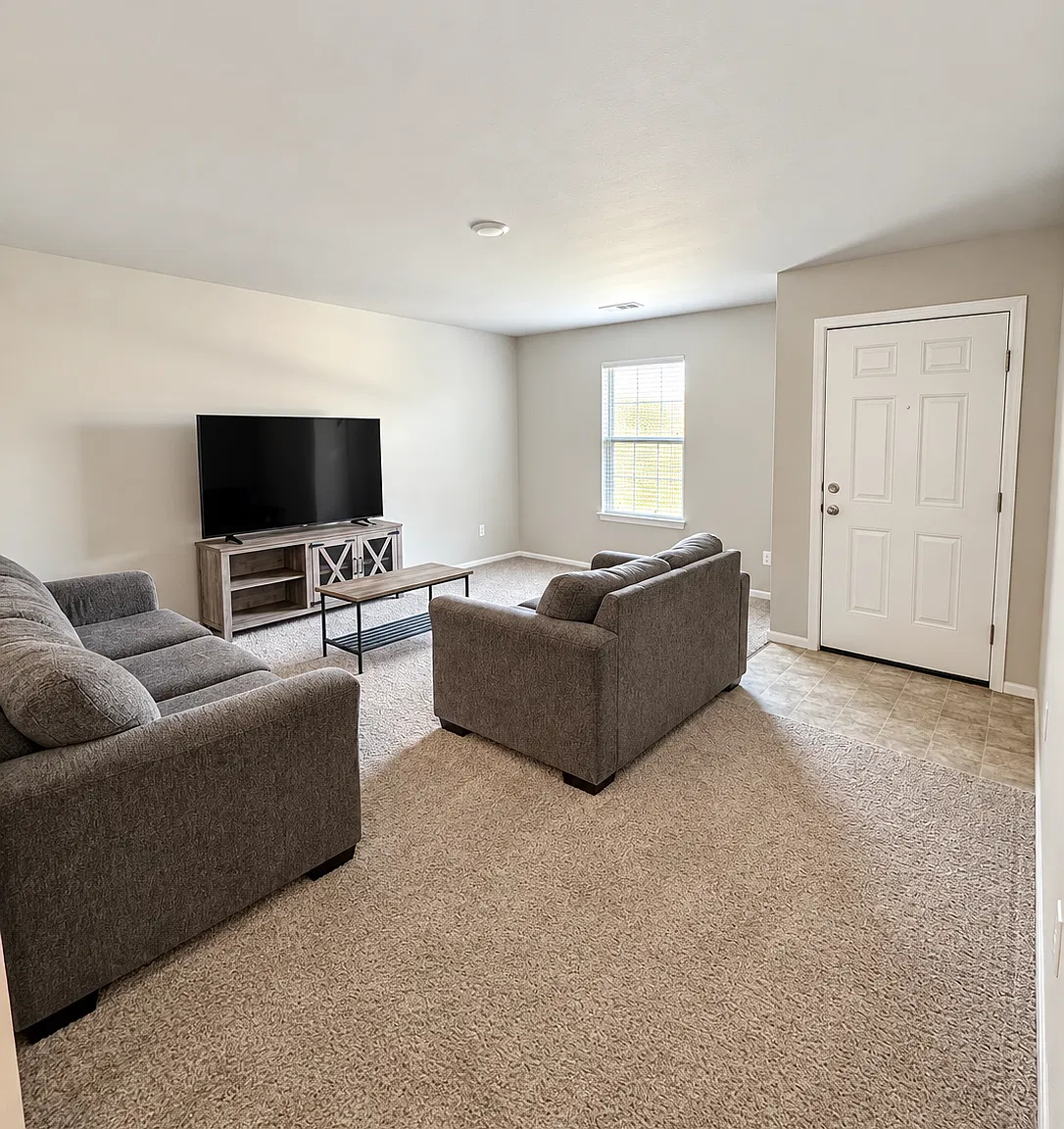 3 bed, 1216 sqft, $1,600 — Photo 2