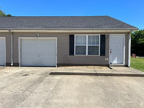 9101 Pembroke Oak Grove Rd #3E Photo 1