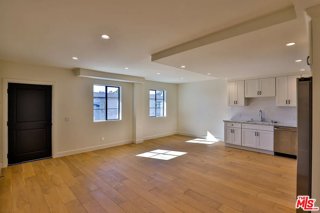 1 bed, 1.0 bath, 800 sqft, $7,000 — Photo 3