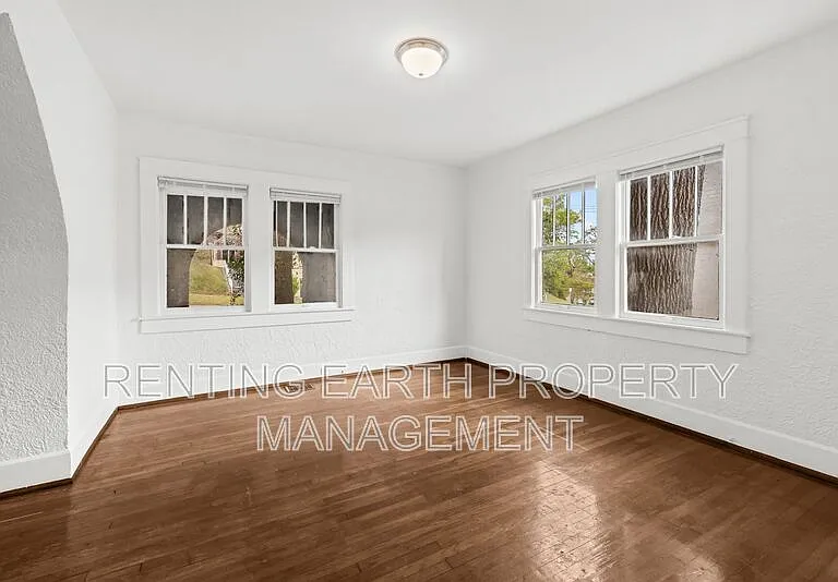 1635 43rd St — Photo 5