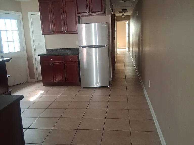 1409 Baronne St — Photo 11