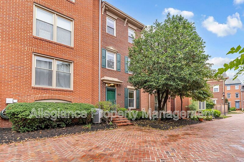 1st image of 520 Colecroft Ct