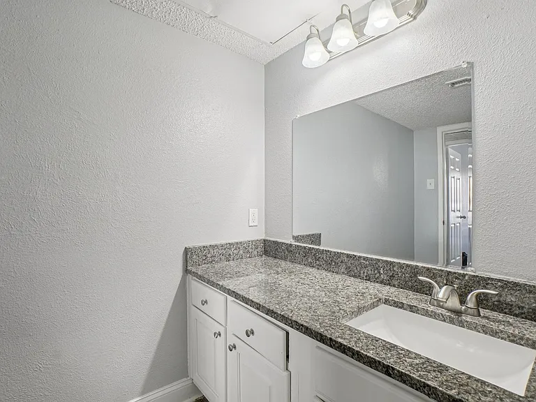 Don't Miss Out Biltmore Homes Leasing Fast — Photo 84